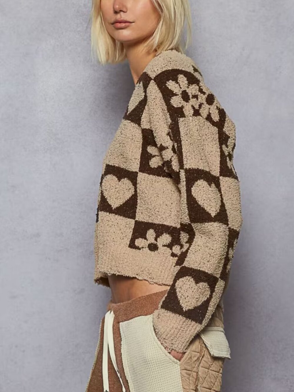 POL Beige and Brown Checkerboard Heart & Flower V‑Neck Sweater - Picture 4 of 5